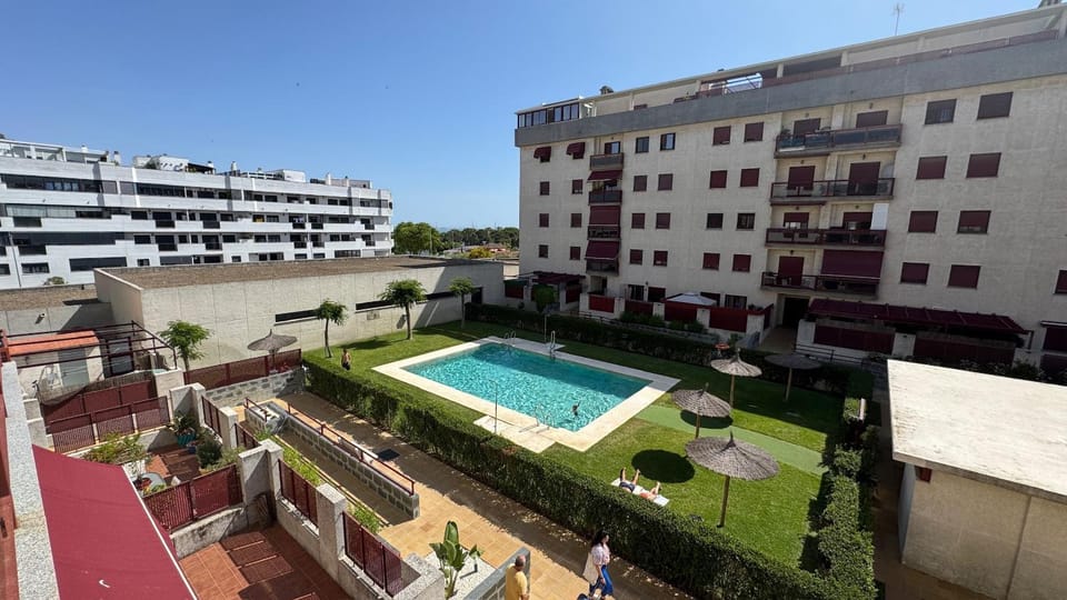 Property building, Day, Pool view, Swimming pool