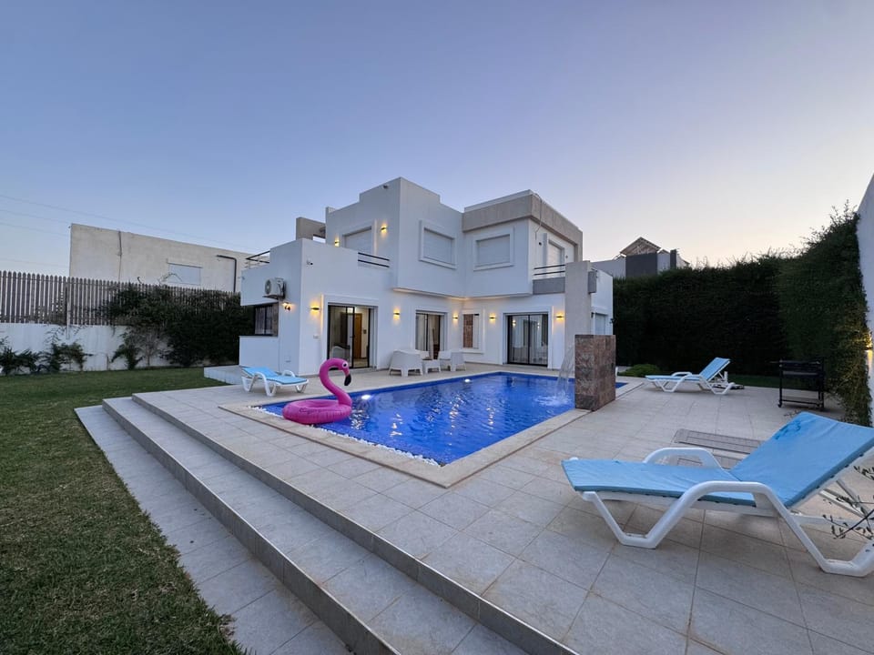 Property building, Patio, Natural landscape, Garden, Garden view, Pool view, Swimming pool, sunbed