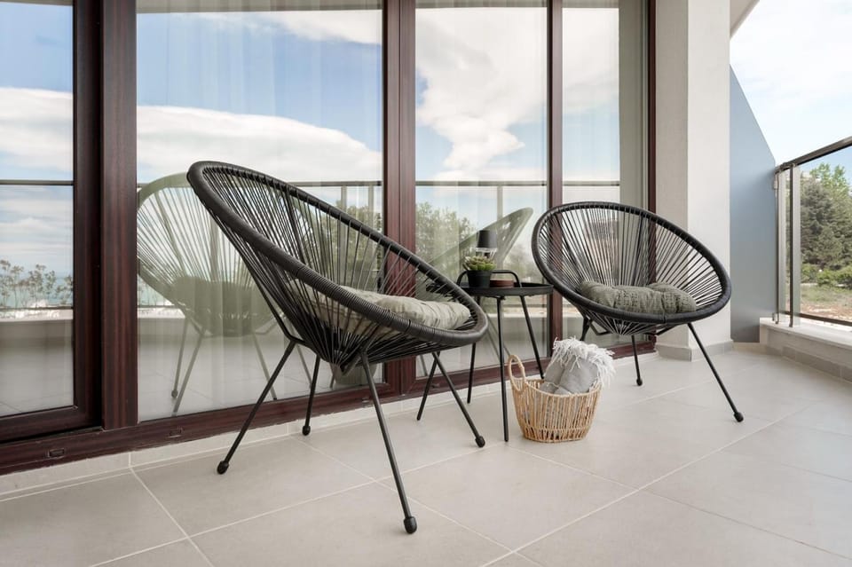 View (from property/room), Balcony/Terrace, Seating area