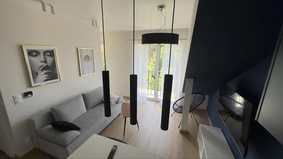 Communal lounge/ TV room, TV and multimedia, Living room, Seating area, Evening entertainment