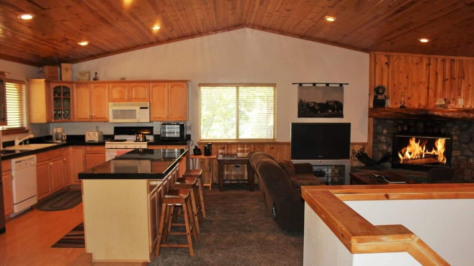 Kitchen or kitchenette, Living room