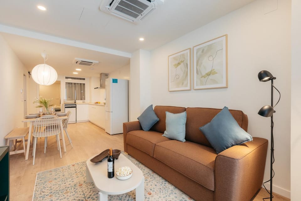 Kitchen or kitchenette, Living room, Seating area, Dining area