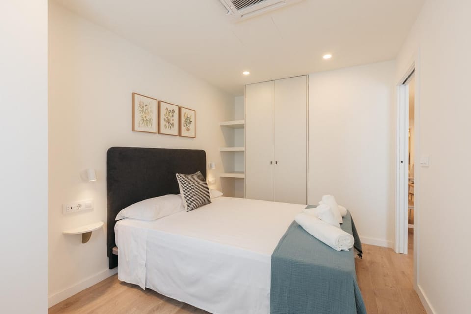 Bed, Photo of the whole room, Bedroom, wardrobe