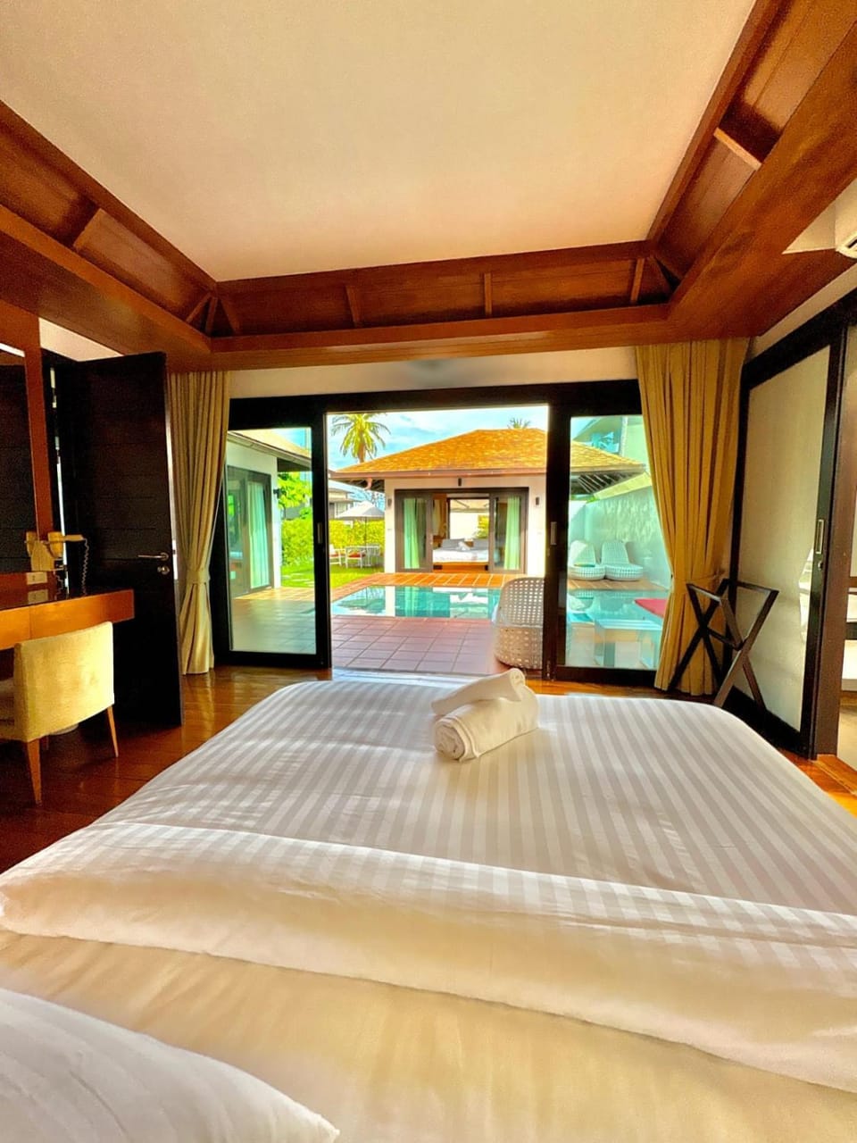 Bed, Natural landscape, Balcony/Terrace, Photo of the whole room, Bedroom, Pool view, Pool view
