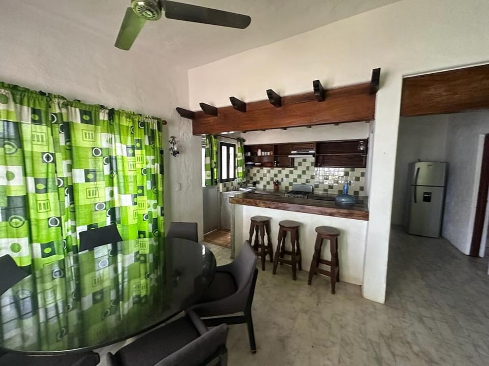 The White House at Beach Apartment in Lo de Marcos