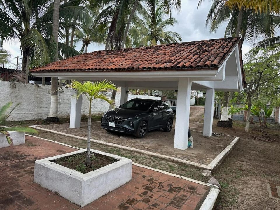 The White House at Beach Apartment in Lo de Marcos