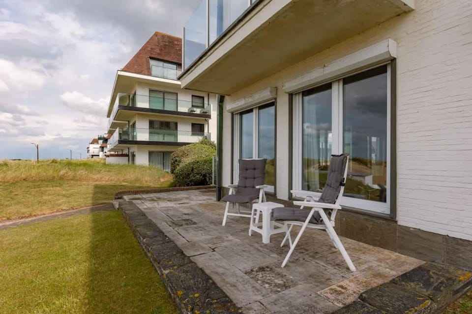 Casiola - Stunning Views & Prime Location Apartment in Knokke-Heist