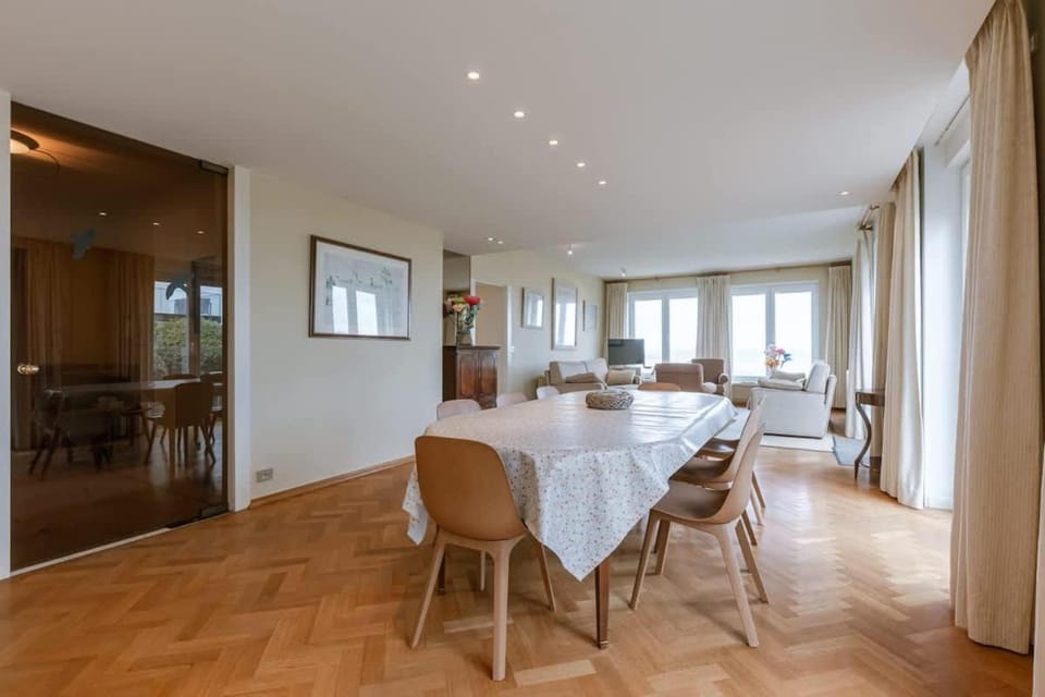 Casiola - Stunning Views & Prime Location Apartment in Knokke-Heist