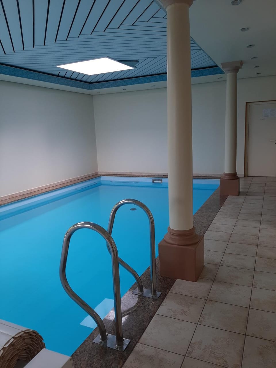 Living room, Swimming pool