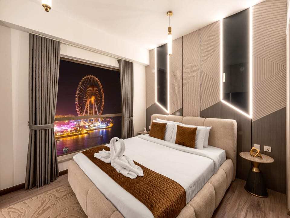 Bed, Bird's eye view, View (from property/room), Photo of the whole room, Bedroom, Lake view, Landmark view, Sea view, towels, wardrobe