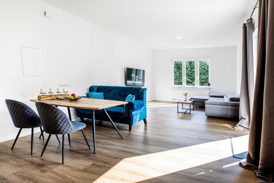 Communal lounge/ TV room, TV and multimedia, Living room, Seating area, Dining area, Evening entertainment
