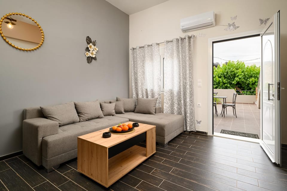 Living room, Seating area, air conditioner