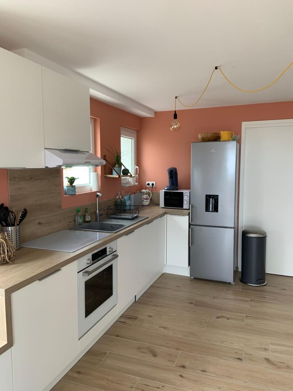 Coffee/tea facilities, Kitchen or kitchenette, dishwasher, oven, stove, toaster