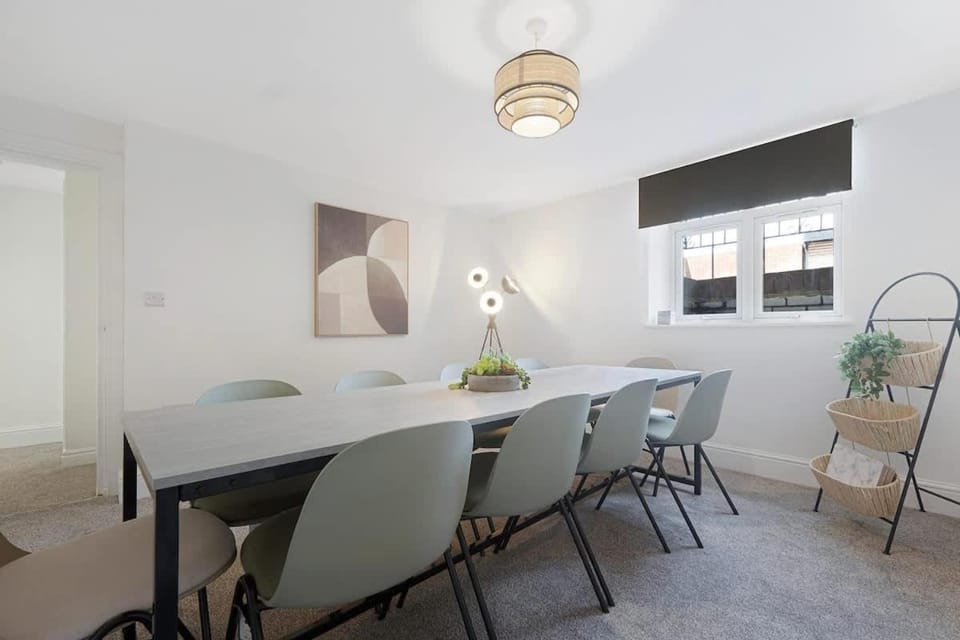 Spacious! 6BR in Beach Road House in South Shields