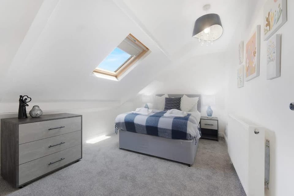 Spacious! 6BR in Beach Road House in South Shields