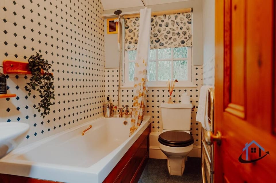 Toilet, Bathroom, Bath