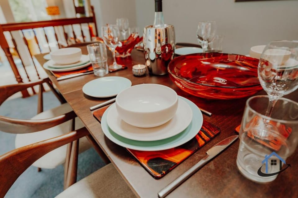 Food and drinks, Dining area, Food, Drinks