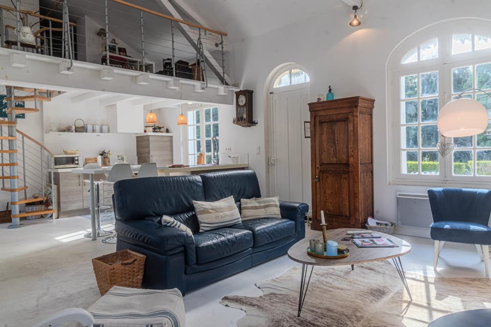 Property building, Living room