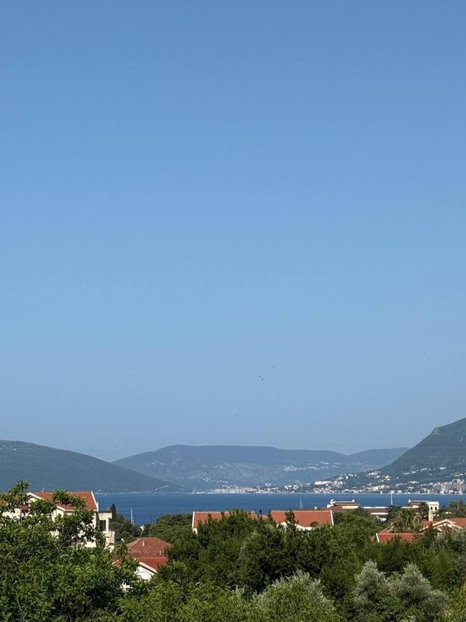 Mountain view, Sea view