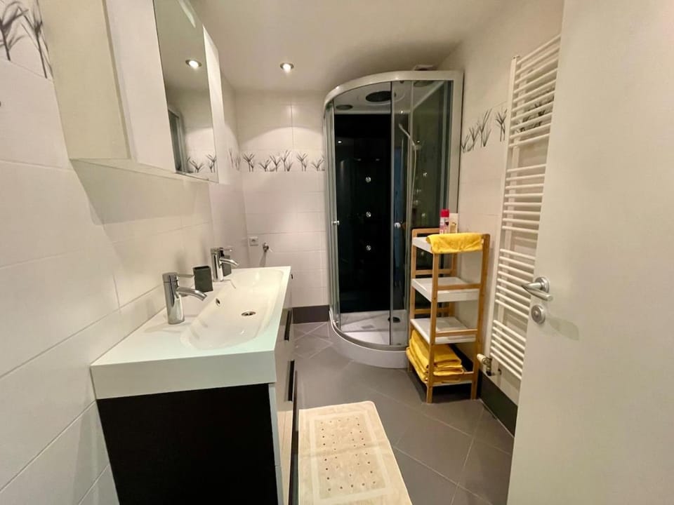 Stylische Wohnung nähe Stadthalle mit Balkon Apartment in Graz