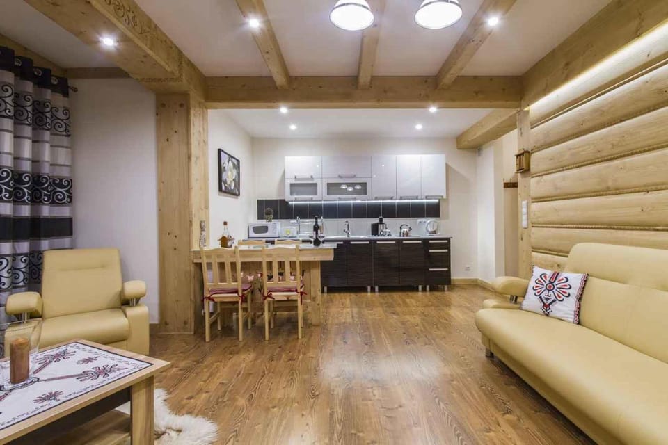 Kitchen or kitchenette, Living room, Seating area, Dining area