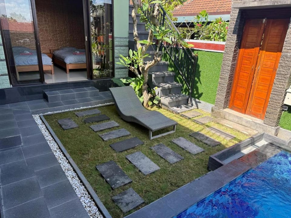 Property building, Patio, Spring, Day, Natural landscape, Garden, Garden view, Pool view, Swimming pool, sunbed