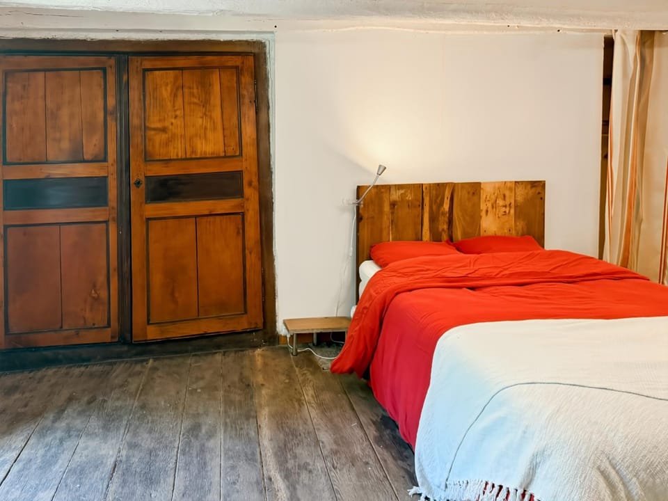 Le refuge d'Auvergne, calme, 8pers, jardin House in Auvergne-Rhône-Alpes