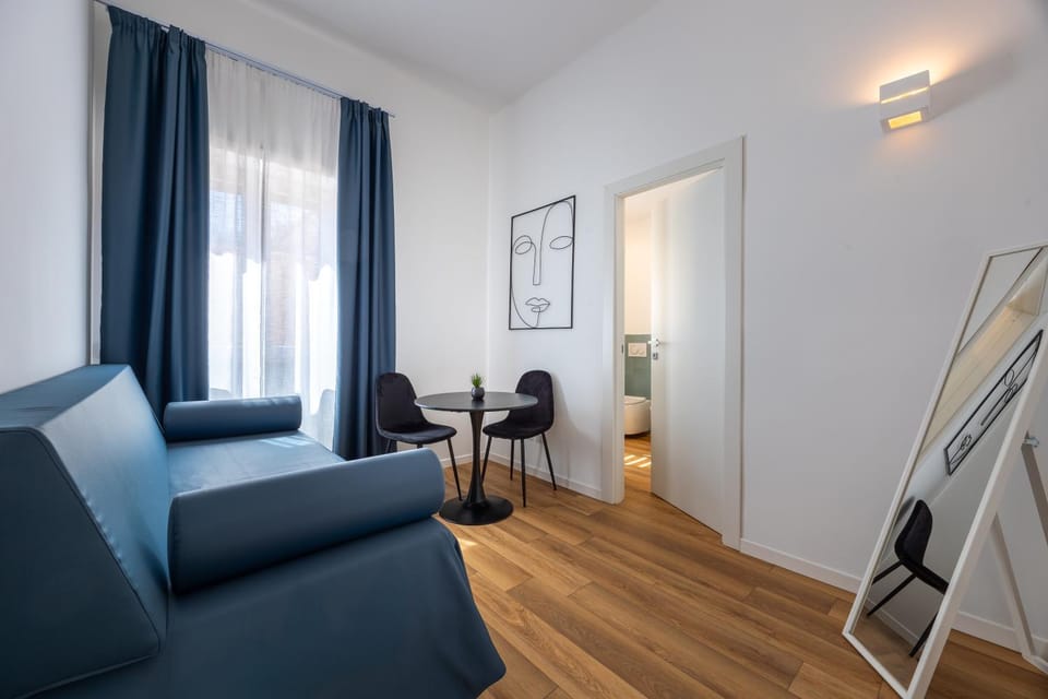 Bed, Seating area