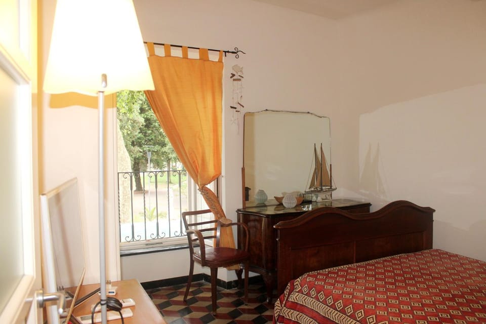 Bed, View (from property/room), Photo of the whole room, Bedroom