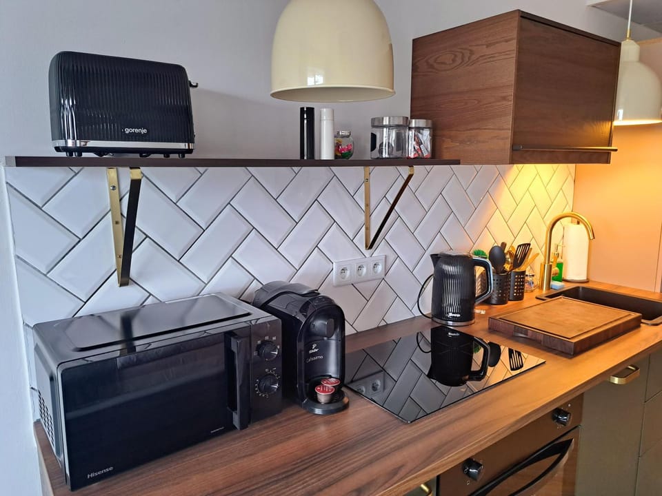 Coffee/tea facilities, Photo of the whole room, oven, stove, toaster