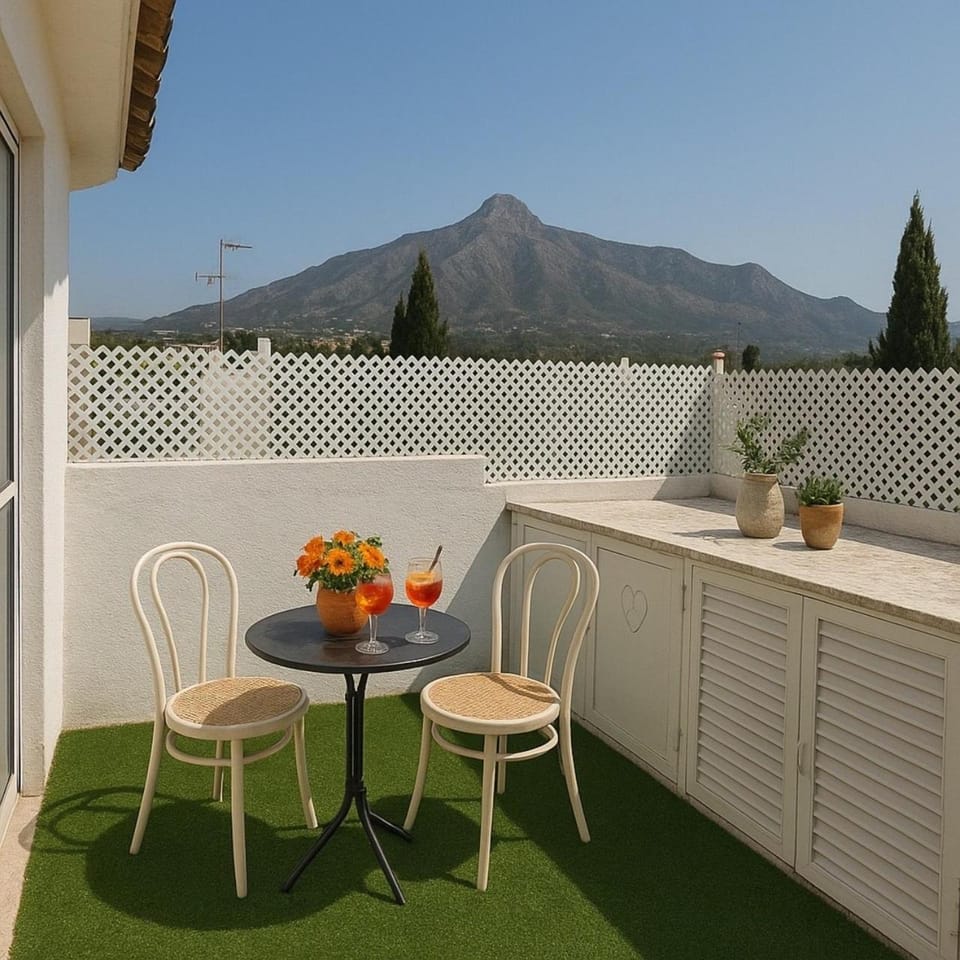 Patio, Natural landscape, View (from property/room), Balcony/Terrace, Dining area, Mountain view