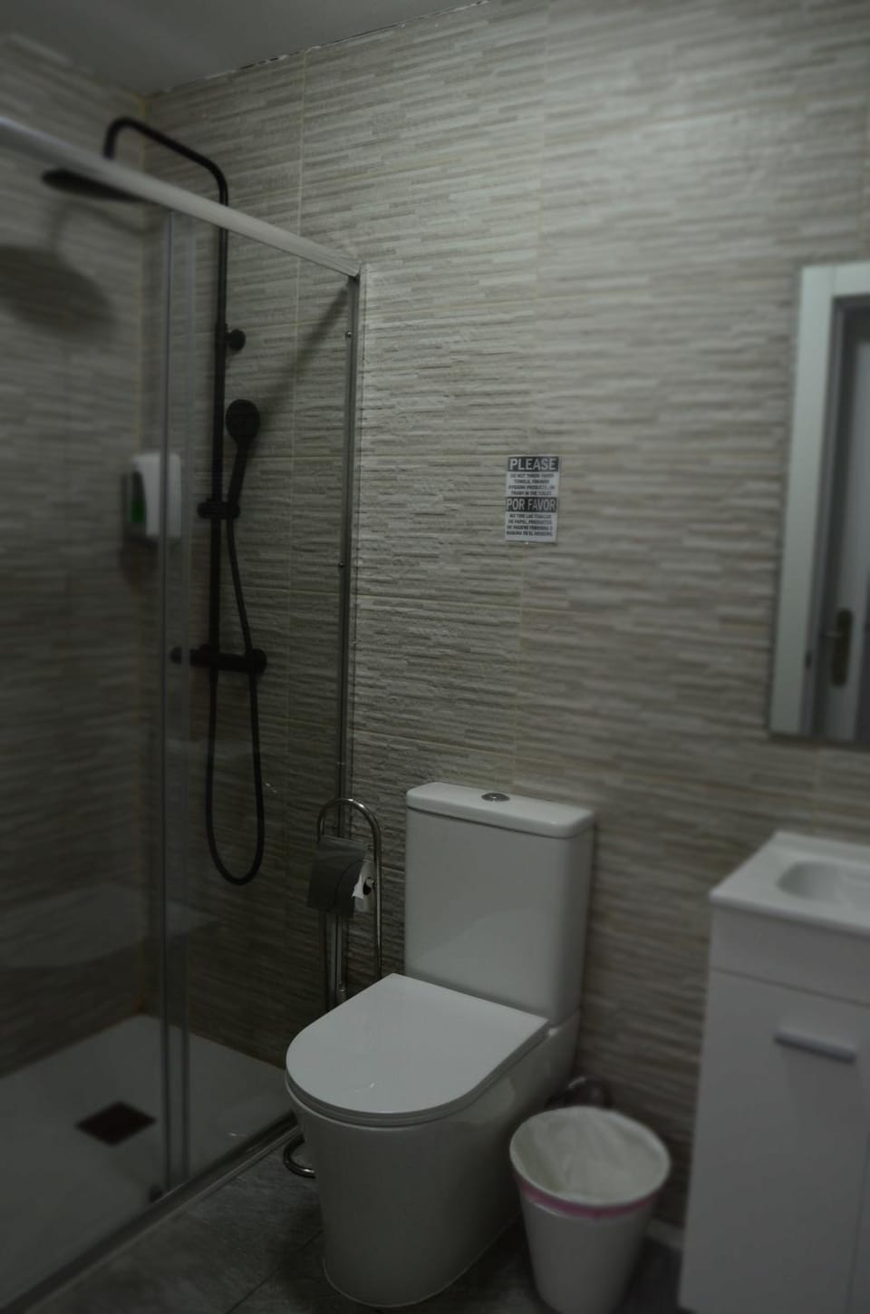 RI HOSTELs Bed and Breakfast in Madrid