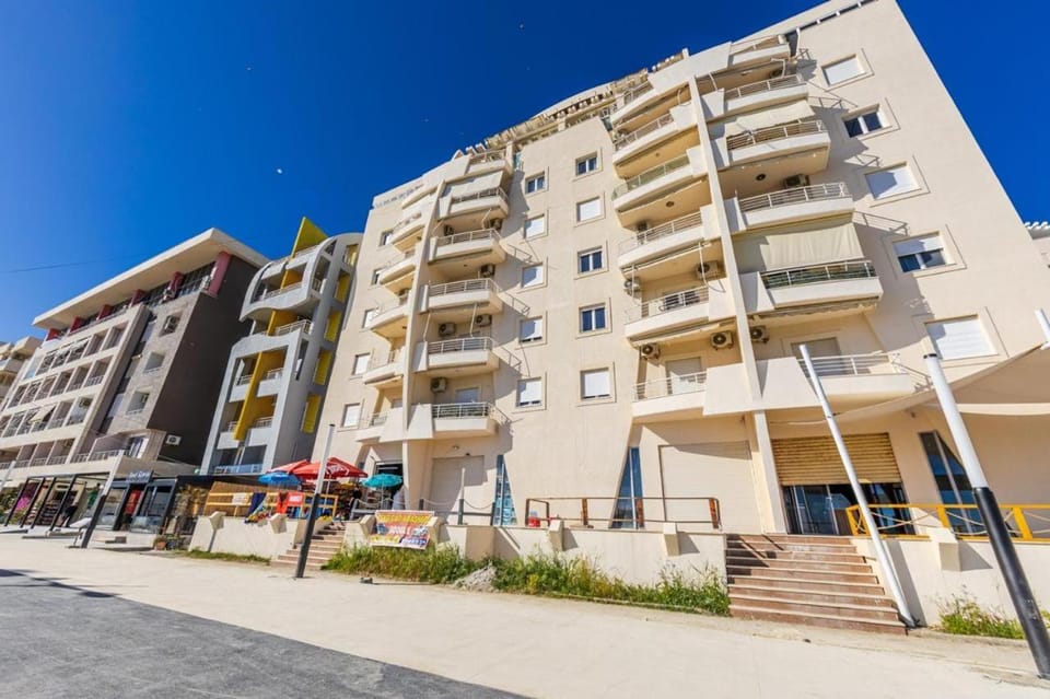 Property building, Neighbourhood