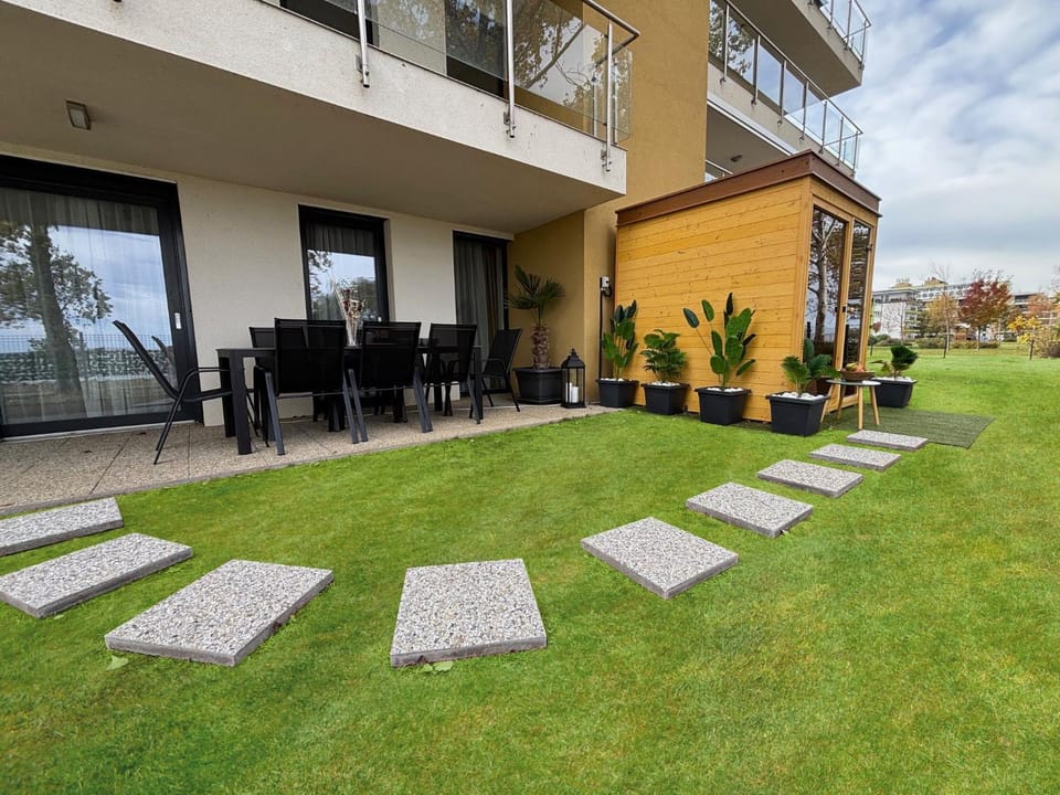 Karolina Lakefront Residence with Private Garden & Spa Apartment in Siófok