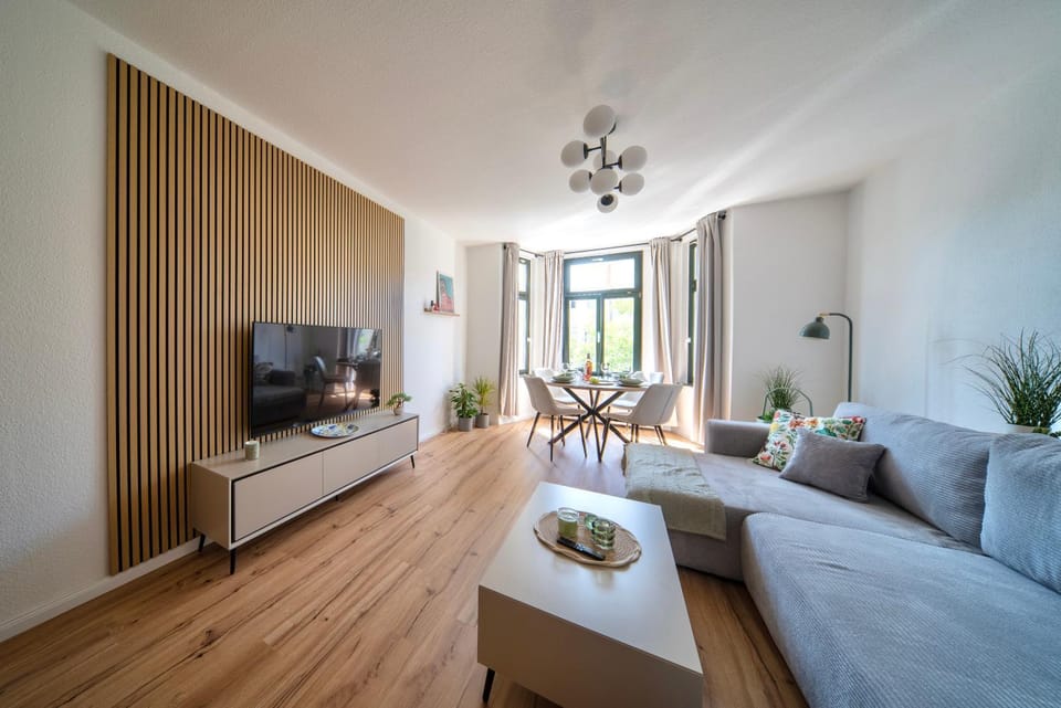 Communal lounge/ TV room, TV and multimedia, Living room, Seating area, Evening entertainment