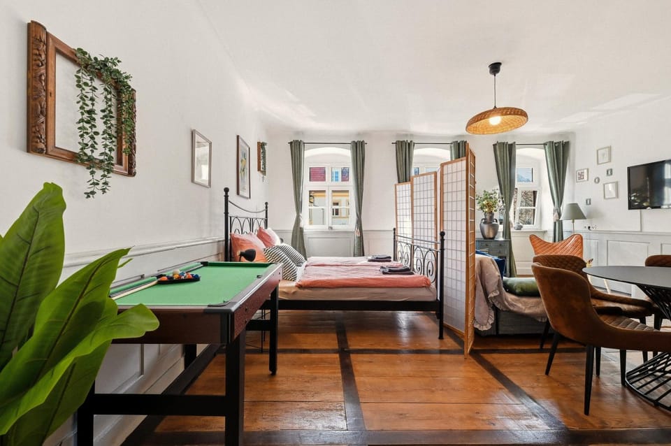 Living room, Dining area, Bedroom