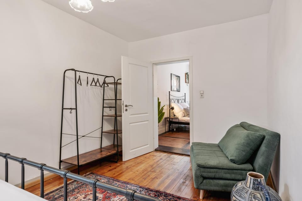 Bed, Photo of the whole room, Seating area, Bedroom