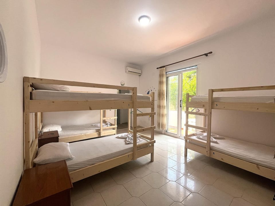 bunk bed, air conditioner