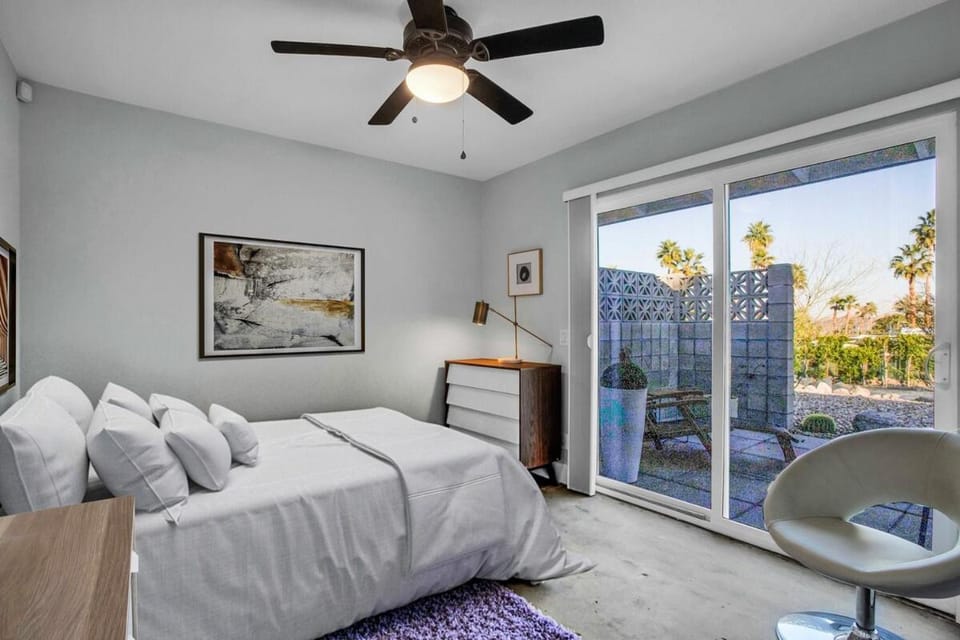 Serene Majestic Views & Walkable to Virtually All House in Cathedral City