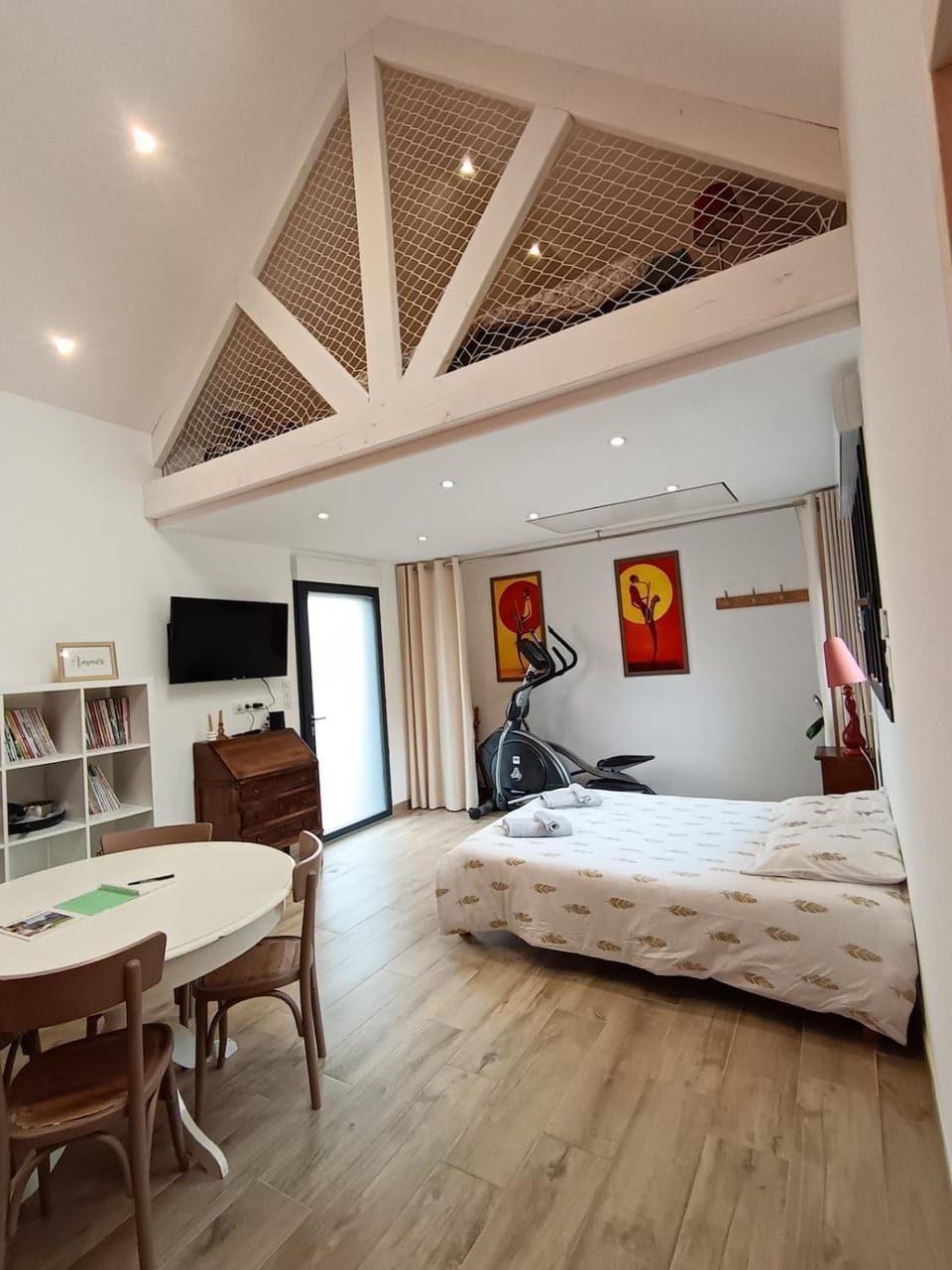 Photo of the whole room