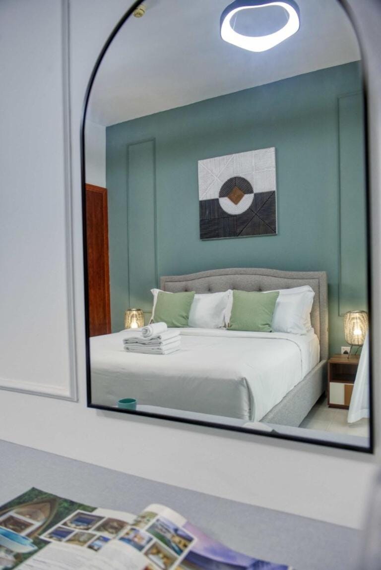 Photo of the whole room, Bedroom
