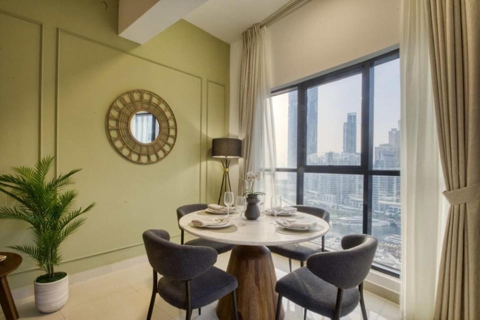 Living room, Seating area, Dining area
