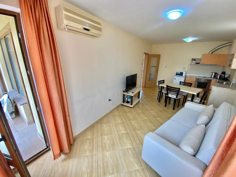 TV and multimedia, Kitchen or kitchenette, Seating area, Dining area, air conditioner