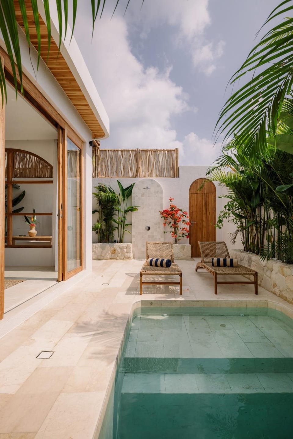 Swimming pool, sunbed