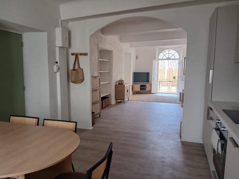 Kitchen or kitchenette, Living room, Dining area