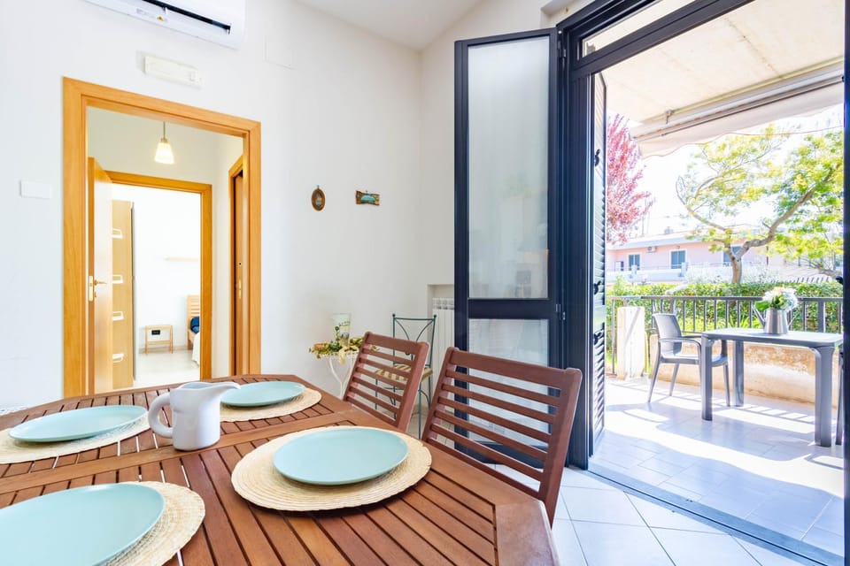 Day, View (from property/room), Dining area