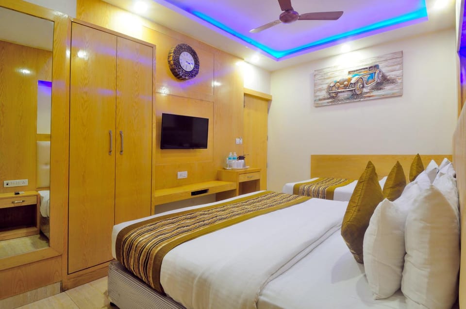 wardrobe, air conditioner