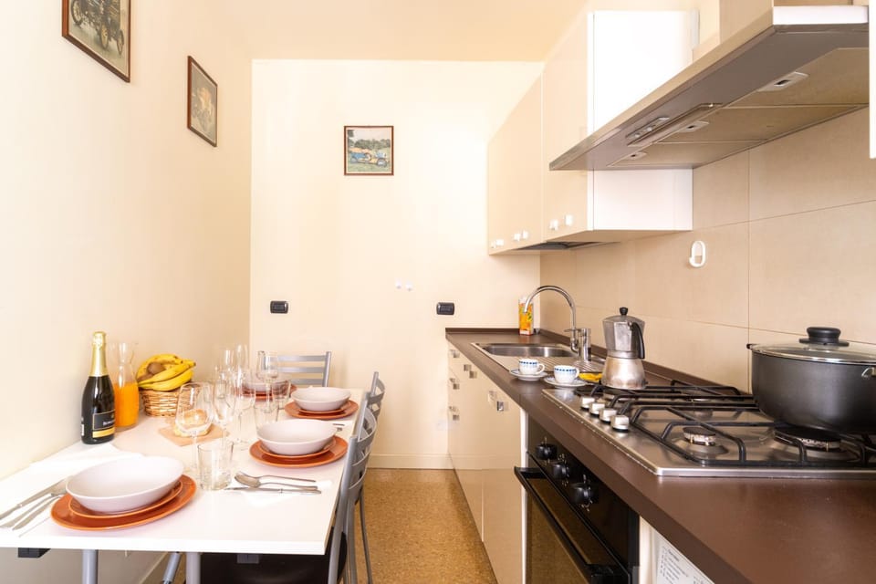 Kitchen or kitchenette, Dining area, Communal kitchen