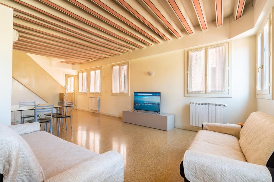 Communal lounge/ TV room, TV and multimedia, Living room, Seating area