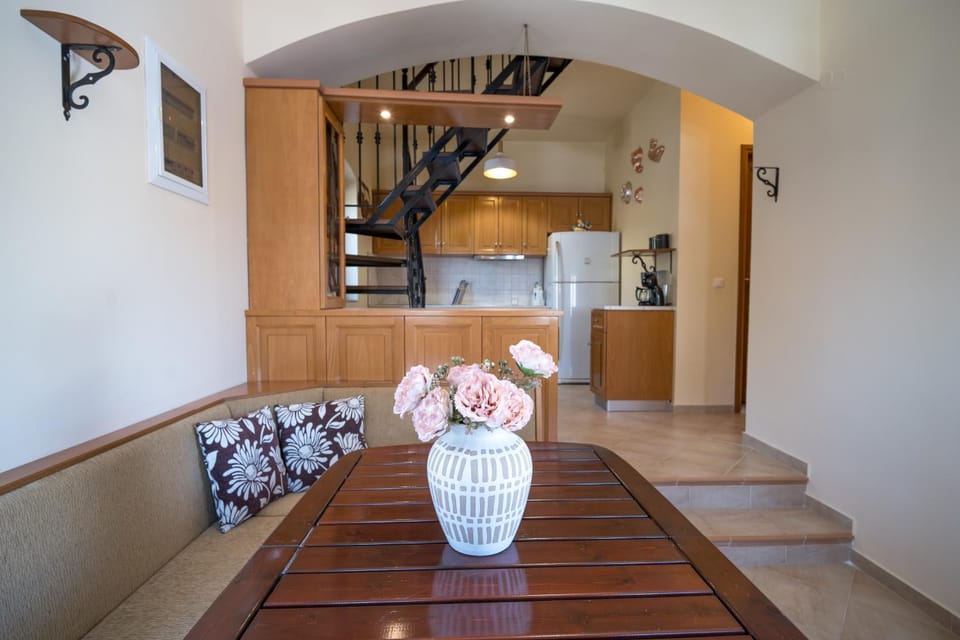 Kitchen or kitchenette, Living room, Seating area, Dining area, dishwasher, minibar, pet friendly, stove